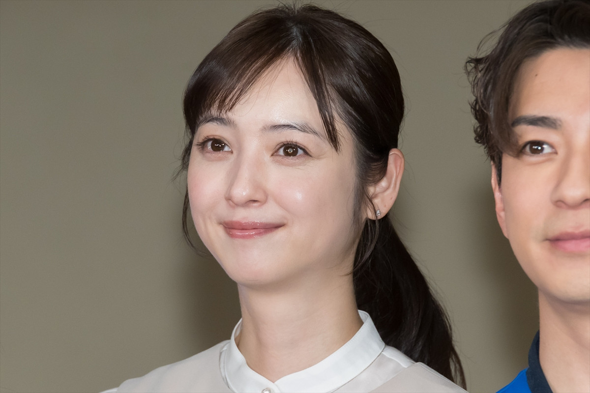橋本環奈、“朝から元気”の理由を尋ねる三浦翔平に回答「下っていく感じがこの現場には無い」