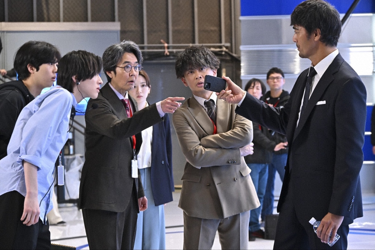 『キャスター』第2話　“進藤”阿部寛、オンラインスポーツ賭博の闇に迫る
