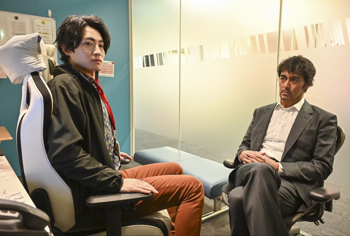 『キャスター』第2話　“進藤”阿部寛、オンラインスポーツ賭博の闇に迫る