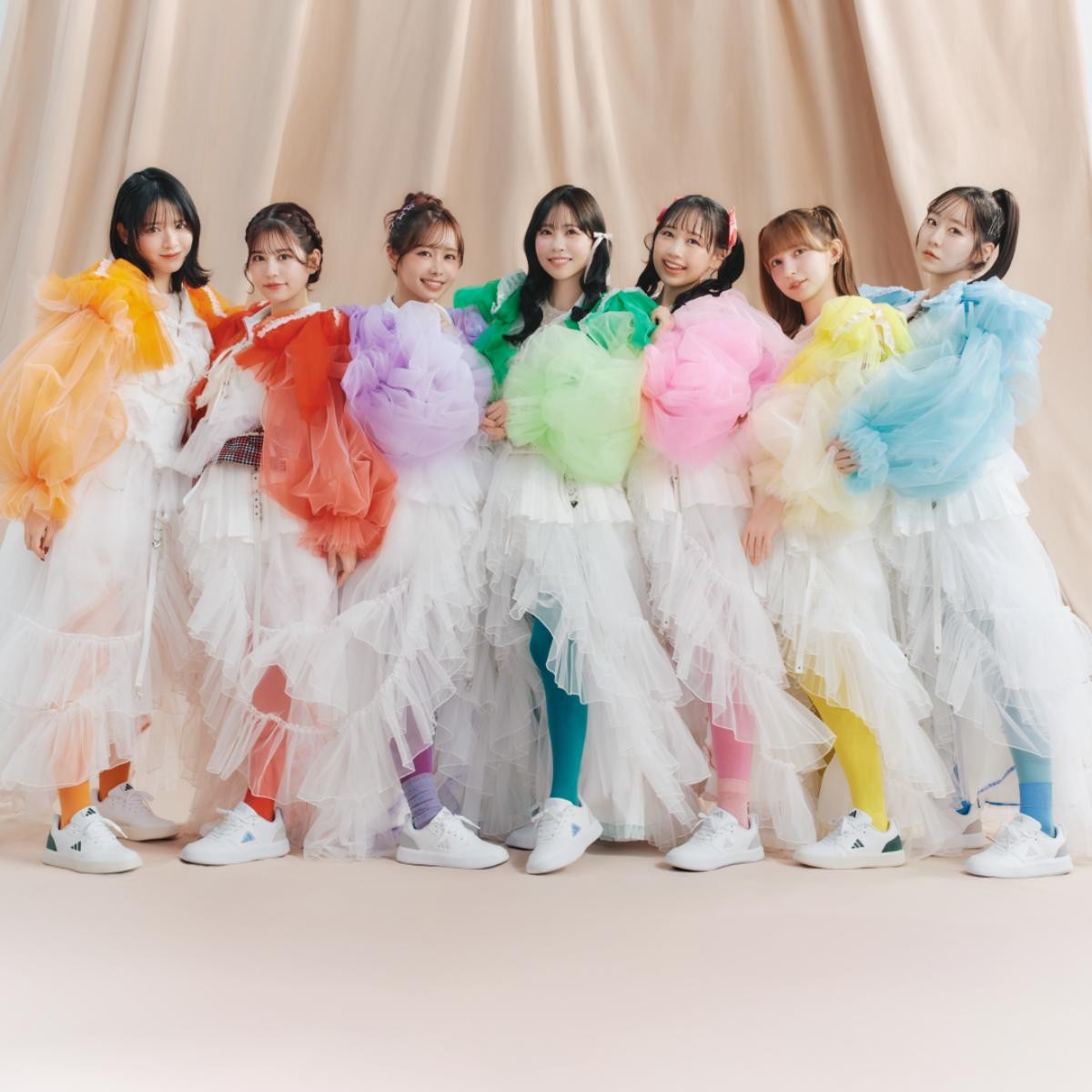 FRUITS ZIPPER、「アディダス」とコラボ！　自分色の“靴箱”に入った新ビジュアルに起用