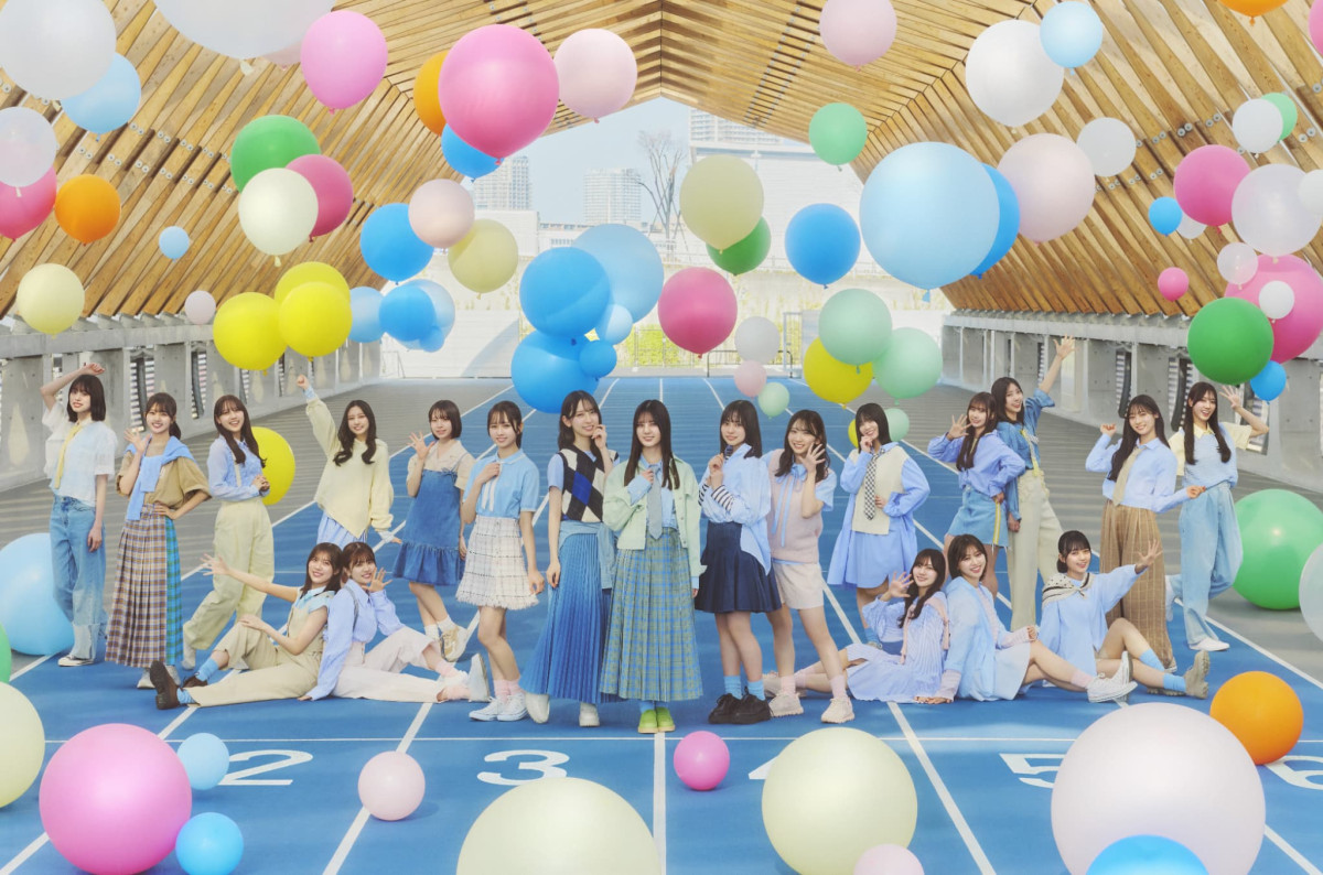 日向坂46、14thシングル「Love yourself!」アーティスト写真