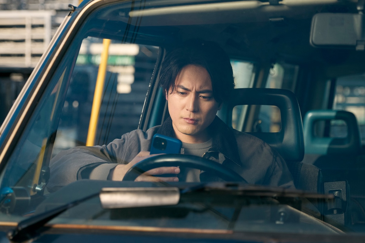 『イグナイト』第3話　“宇崎”間宮祥太朗、ケガをした外国人技能実習生の職場を訪れる