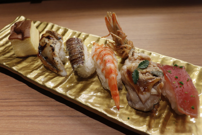 フォト特集】超レアな「中落ち」も登場！ くら寿司の“高級店舗”「無添