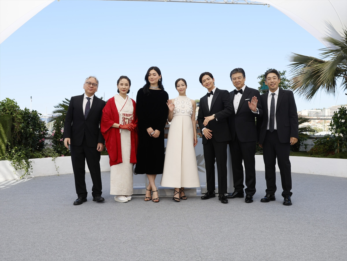 広瀬すず、白のノースリーブドレスで10年ぶりにカンヌ降臨「今回は思う存分楽しみながら浸りたい」