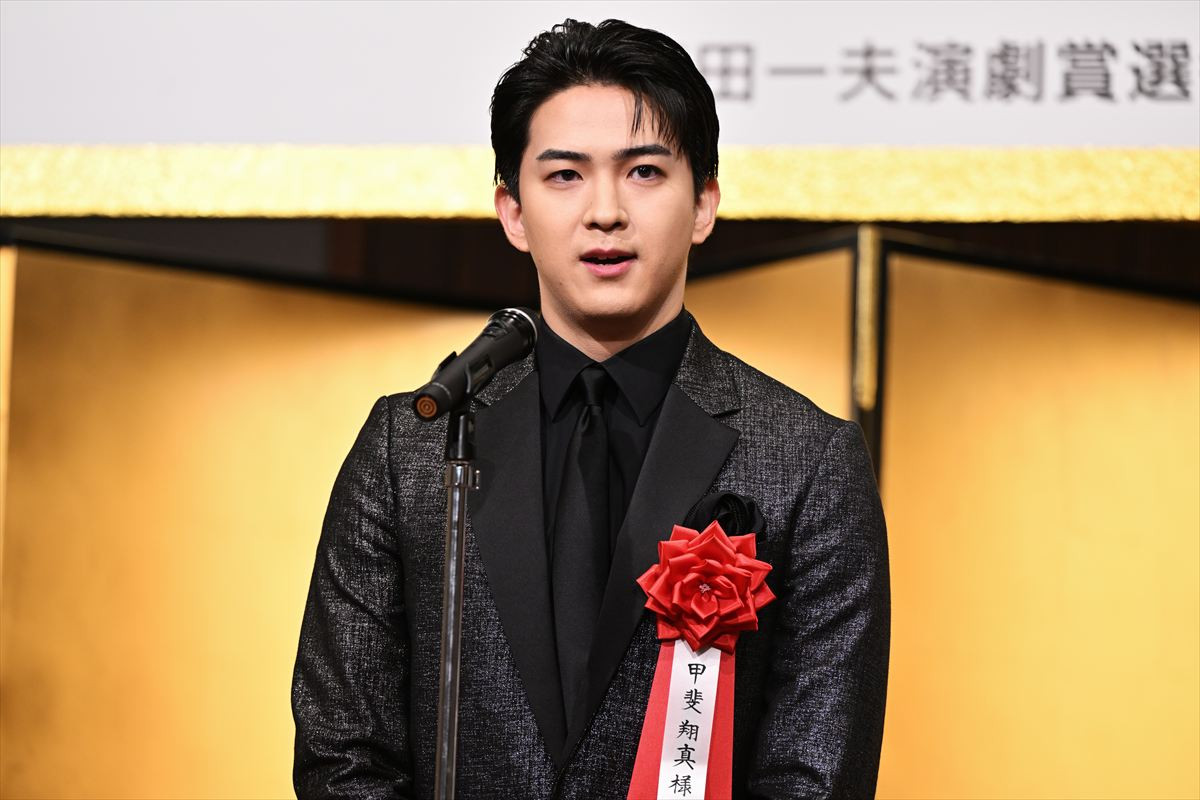長澤まさみ、美麗ドレス姿で登場　受賞に喜びも「やらなくちゃいけないことは沢山ある」