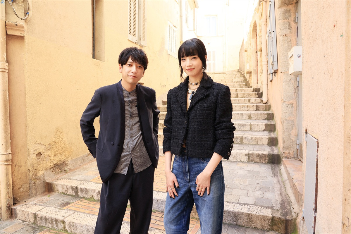 『８番出口』二宮和也＆小松菜奈がカンヌに到着！　初の映画祭参加に「観客のみなさんと盛り上がりたい」期待にじませる