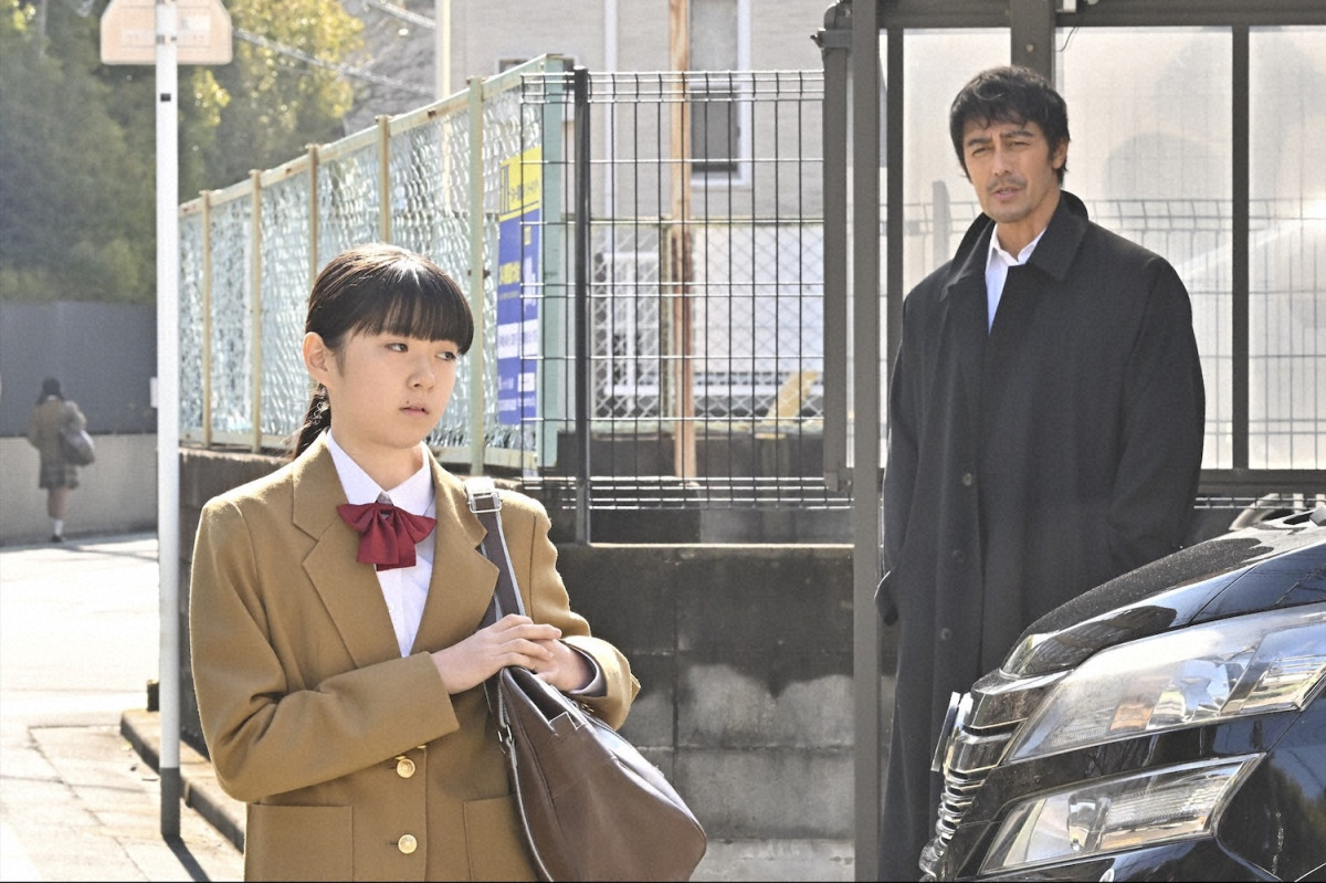 『キャスター』第4話　“進藤”阿部寛、盗撮事件が発生した女子中学校の取材に同行