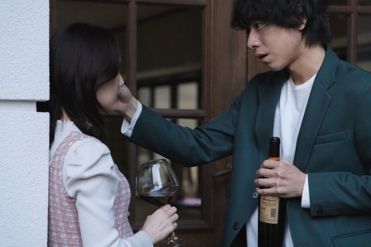 『魔物』第4話　“凍也”塩野瑛久に殴られた“あやめ”麻生久美子、自分の気持ちと葛藤