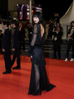 映画『８番出口』カンヌ国際映画祭のレッドカーペットに登場した小松菜奈