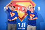 チョコレートプラネット、この夏はスーパーマン！公開記念イベントに登場
