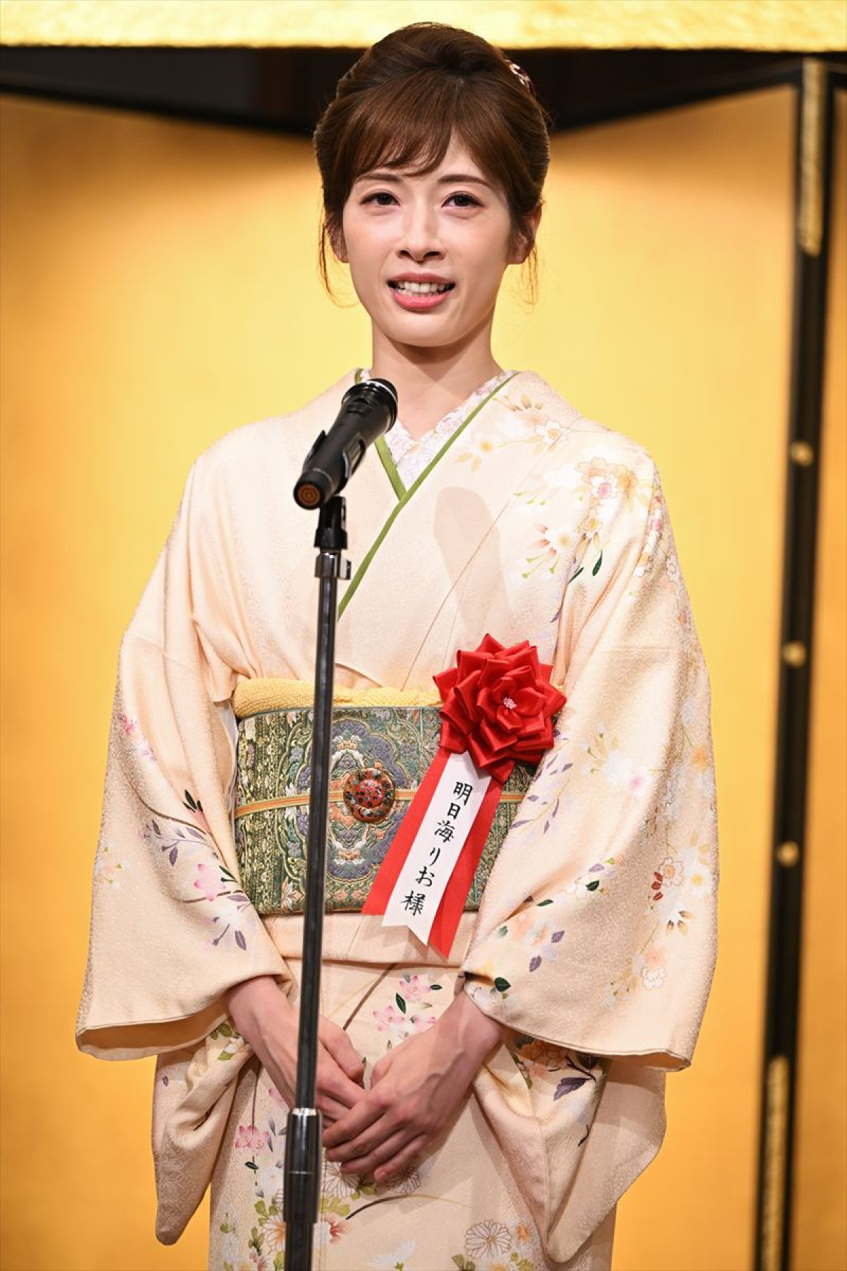 長澤まさみ、美麗ドレス姿で登場　受賞に喜びも「やらなくちゃいけないことは沢山ある」