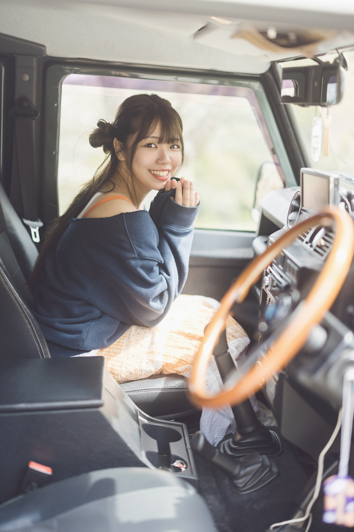 “日本一だらしない”キャンプ女子グラドル、ほろ酔いショットも　初デジタル写真集・先行カット第3弾