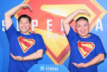 チョコレートプラネット、この夏はスーパーマン！公開記念イベントに登場