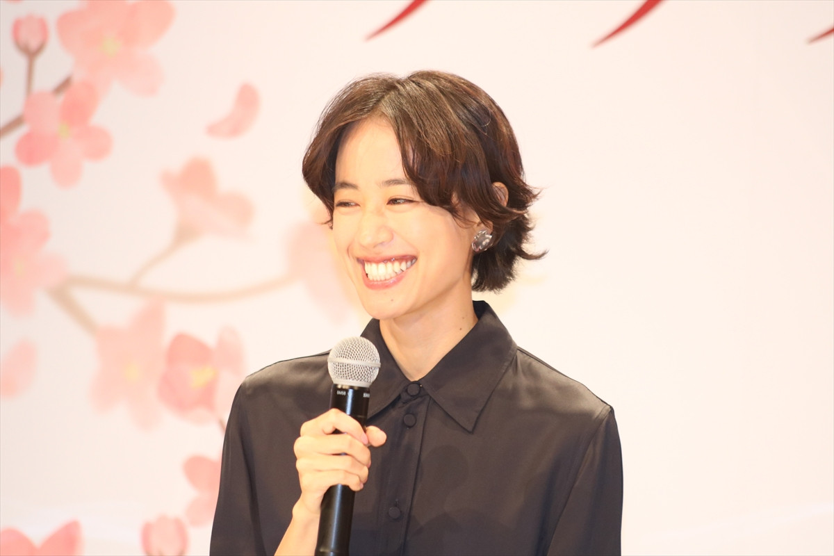 石橋静河、2026年度後期朝ドラ『ブラッサム』でヒロイン役　友人・有村架純には「根掘り葉掘り聞く」