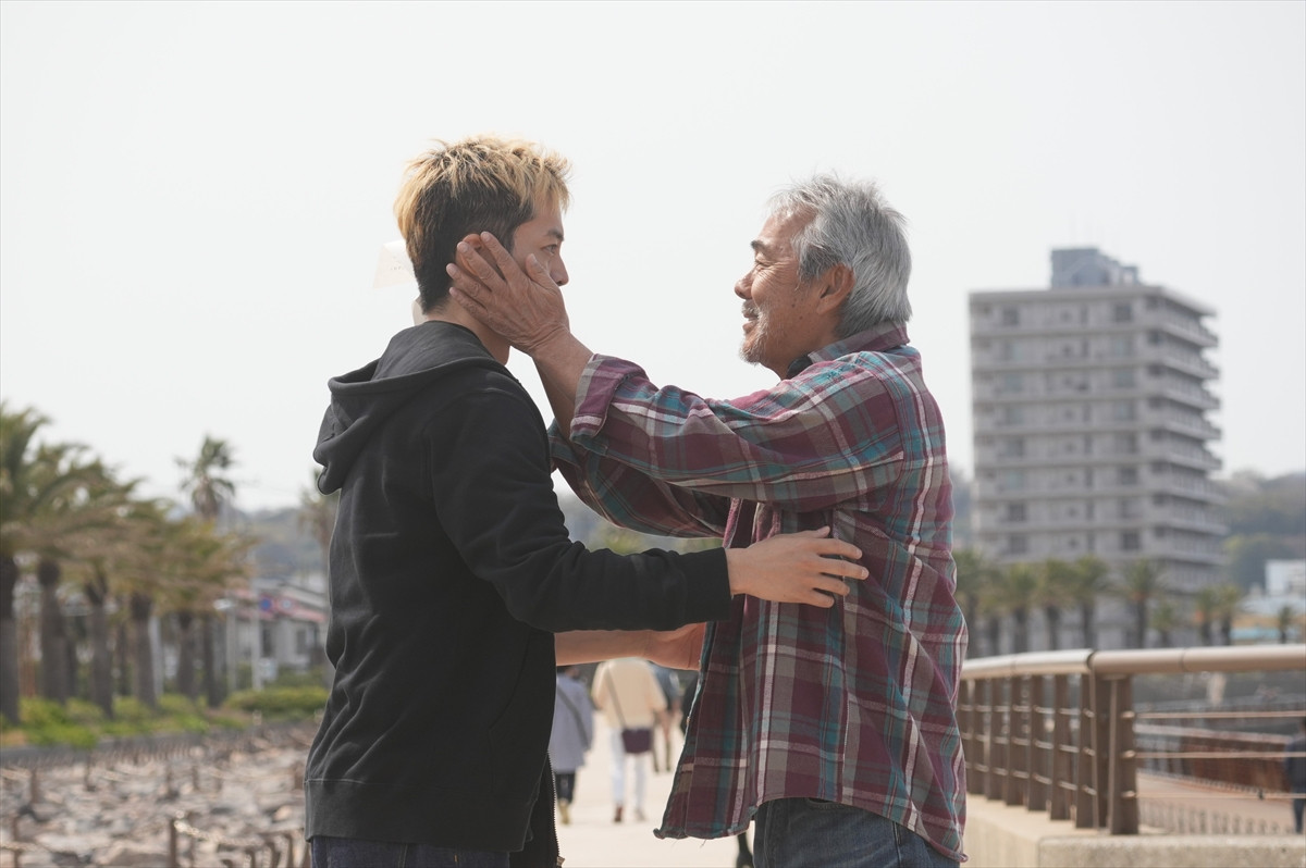 寺尾聰×松坂桃李『父と僕の終わらない歌』アルツハイマーの父とその息子が奏でた奇跡――場面写真解禁