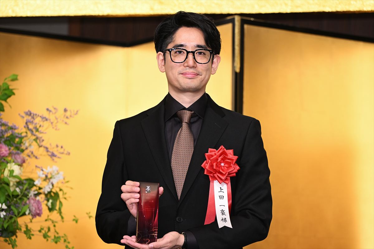 長澤まさみ、美麗ドレス姿で登場　受賞に喜びも「やらなくちゃいけないことは沢山ある」