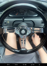 川瀬もえ、愛車とのショット　※「川瀬もえ」エックス
