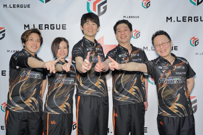 「Mリーグ2024-25閉幕イベント」閉幕式より 初優勝したセガサミーフェニックス