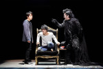 『デスノート THE MUSICAL』2020年舞台写真（左より）夜神月役：村井良大、L役：高橋颯、死神リューク役：横田栄司