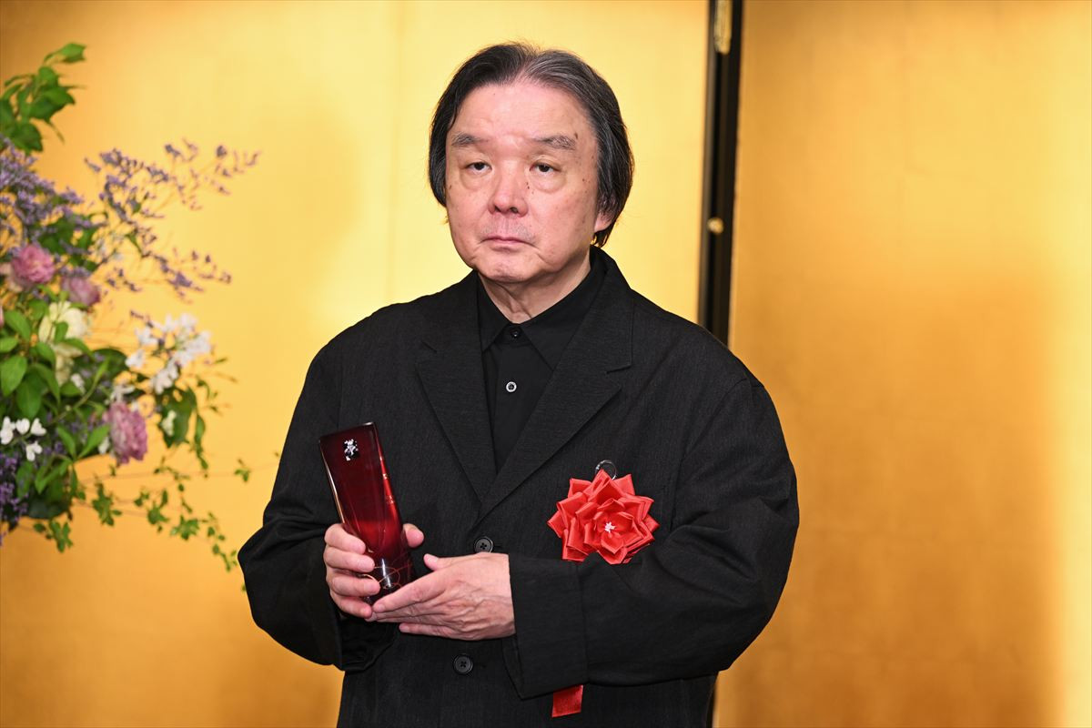 長澤まさみ、美麗ドレス姿で登場　受賞に喜びも「やらなくちゃいけないことは沢山ある」