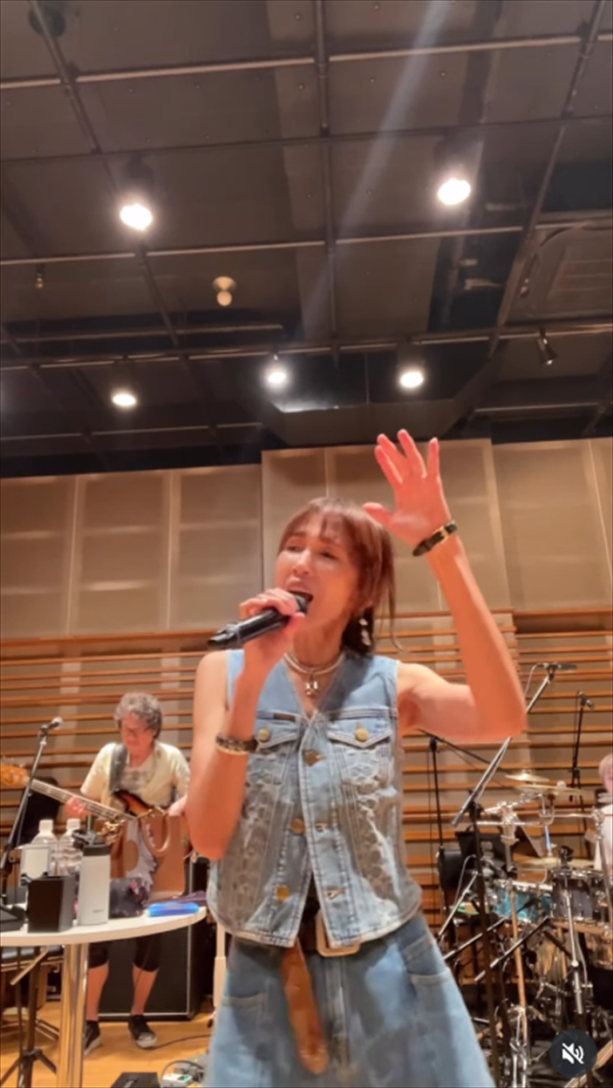 工藤静香55歳、ノースリーブ姿で魅力全開「スタイル抜群」「素敵すぎ」「カッコ可愛い」