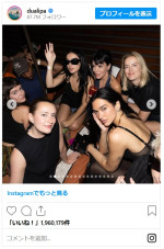 デュア・リパ、シアーなドレスで婚約者カラム・ターナーとダンス※「DUA LIPA」インスタグラム