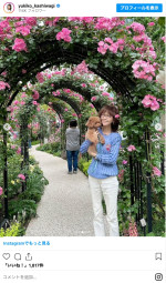 柏木由紀子77歳、爽やかブルーニット姿を披露　※「柏木由紀子」インスタグラム