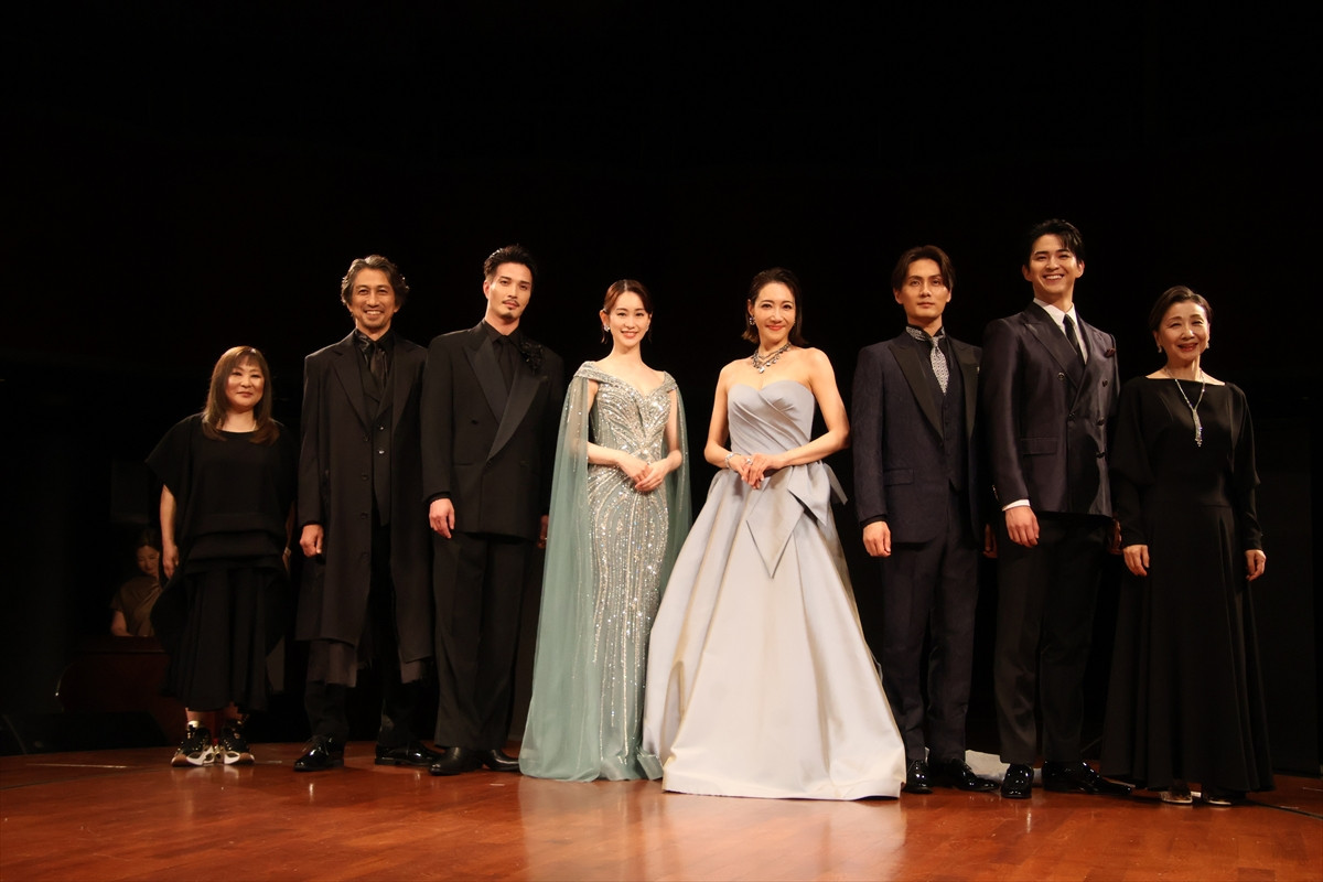 柚希礼音＆愛希れいか「人生のすべてを懸けて挑んでいきたい」　ミュージカル『マタ・ハリ』制作発表会見に登場