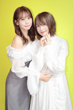 テレビアニメ『ニャイト・オブ・ザ・リビングキャット』インタビューより（左から）ツツミ役・芹澤優、カオル役・上田麗奈