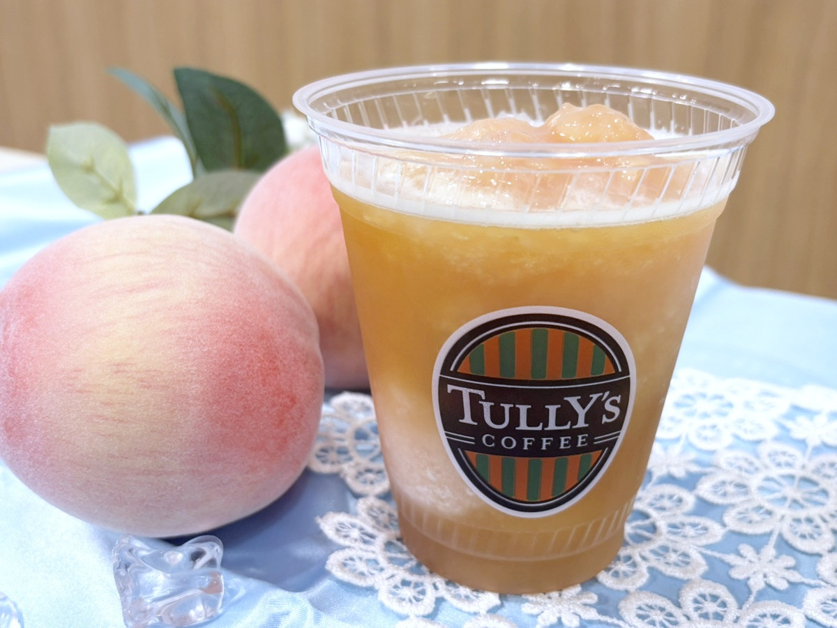 タリーズ、初の「ジャスミンティー」登場！　桃が“ゴロゴロ”入った夏に最高な一杯を飲んでみた