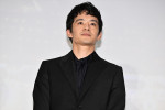 池松壮亮、映画『フロントライン』初日舞台挨拶に登場