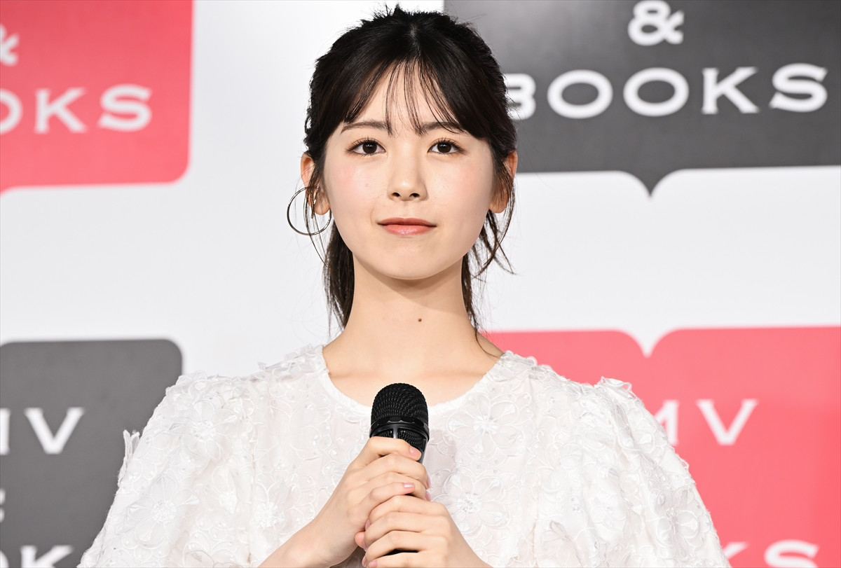 筒井あやめ、夢だったソロ写真集の発売に喜び「胸いっぱいの100点満点です」