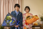 ドラマ『パラレル夫婦　死んだ“僕と妻”の真実』のクランクアップを迎えた（左から）伊野尾慧、伊原六花