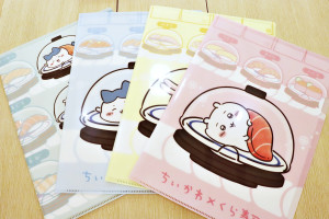 『ちいかわ』×「くら寿司」一足先に実物レポ！　寿司グッズ＆初のコラボメニューがめちゃかわすぎる