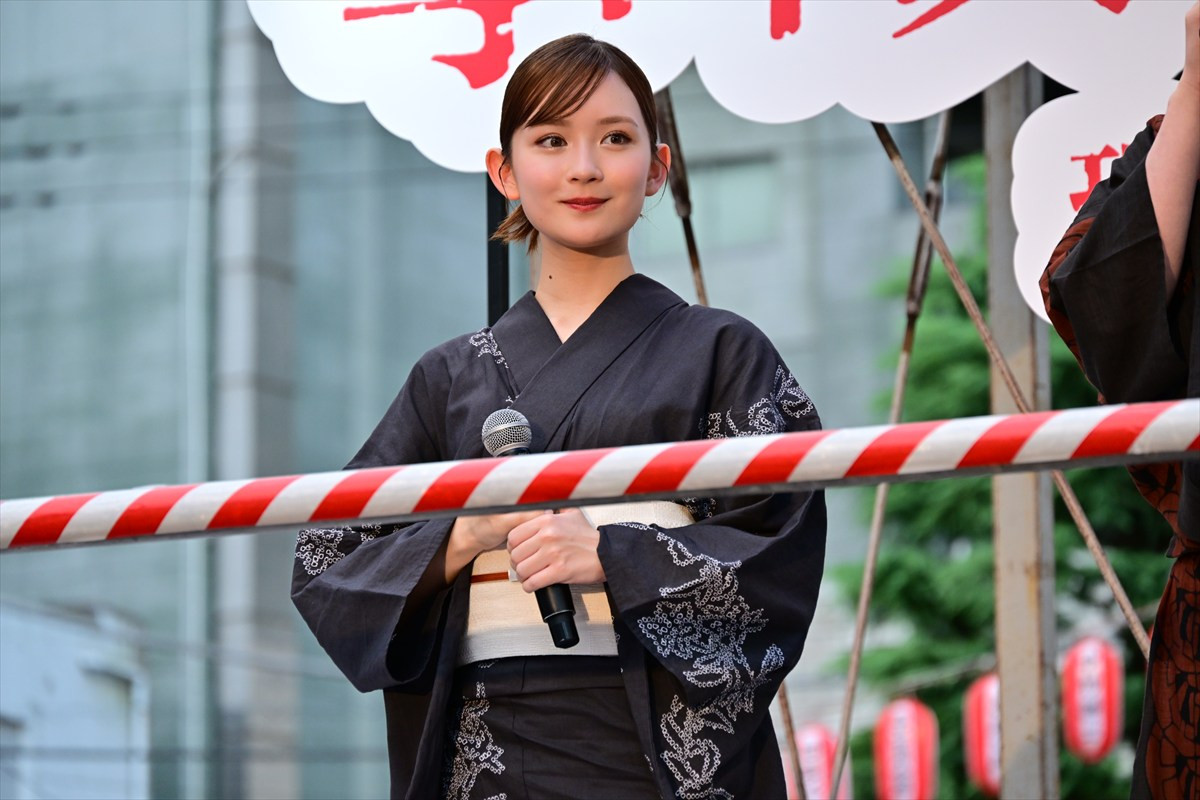 渡辺翔太＆畑芽育、浴衣姿で盆踊り大会にサプライズ登壇！　松原タニシの怪談話に会場から悲鳴