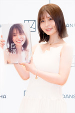 長濱ねる、写真集『長濱ねる』発売記念会見に登場