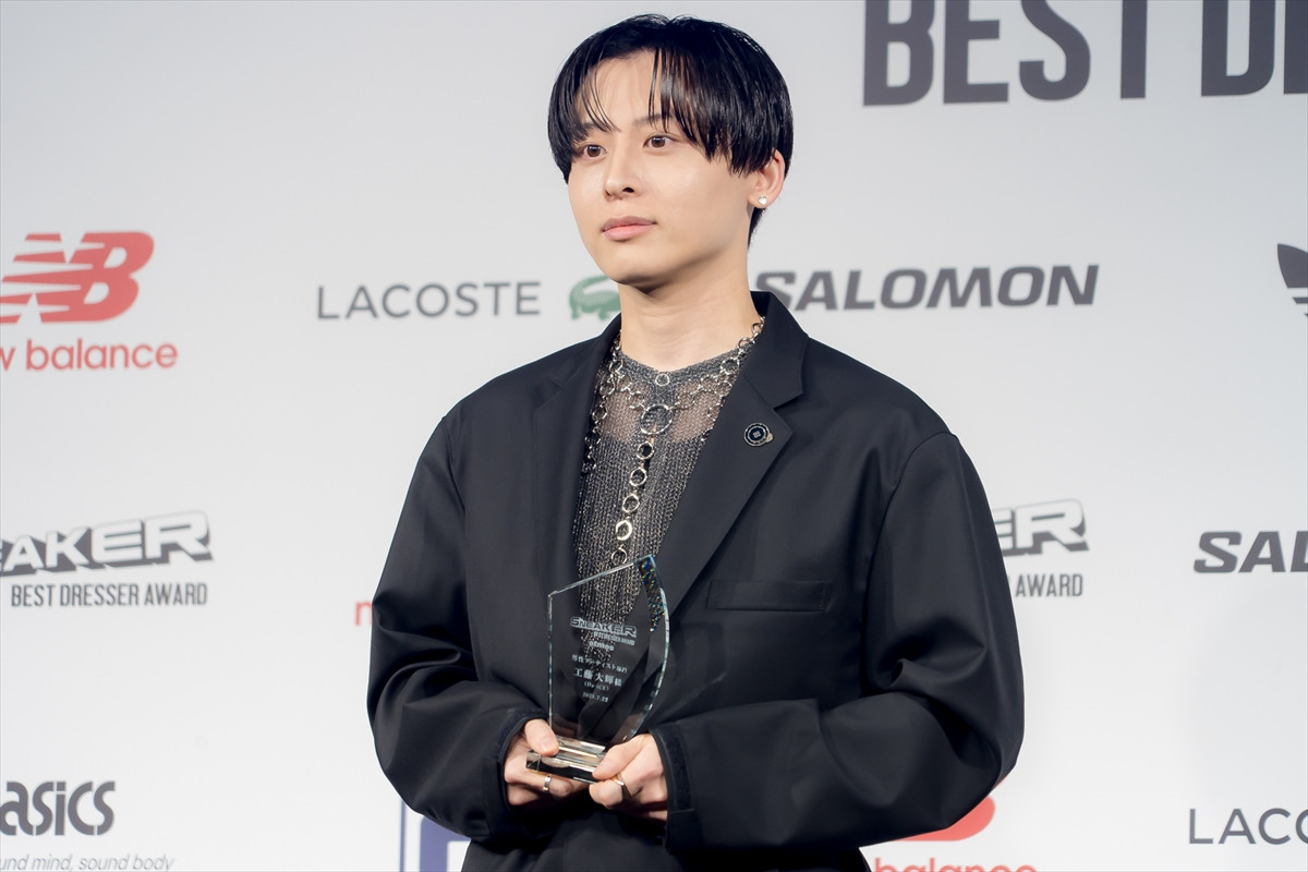 FRUITS ZIPPER、初のファッション賞受賞　スニーカーは「1年で3分の2以上は履いてる」