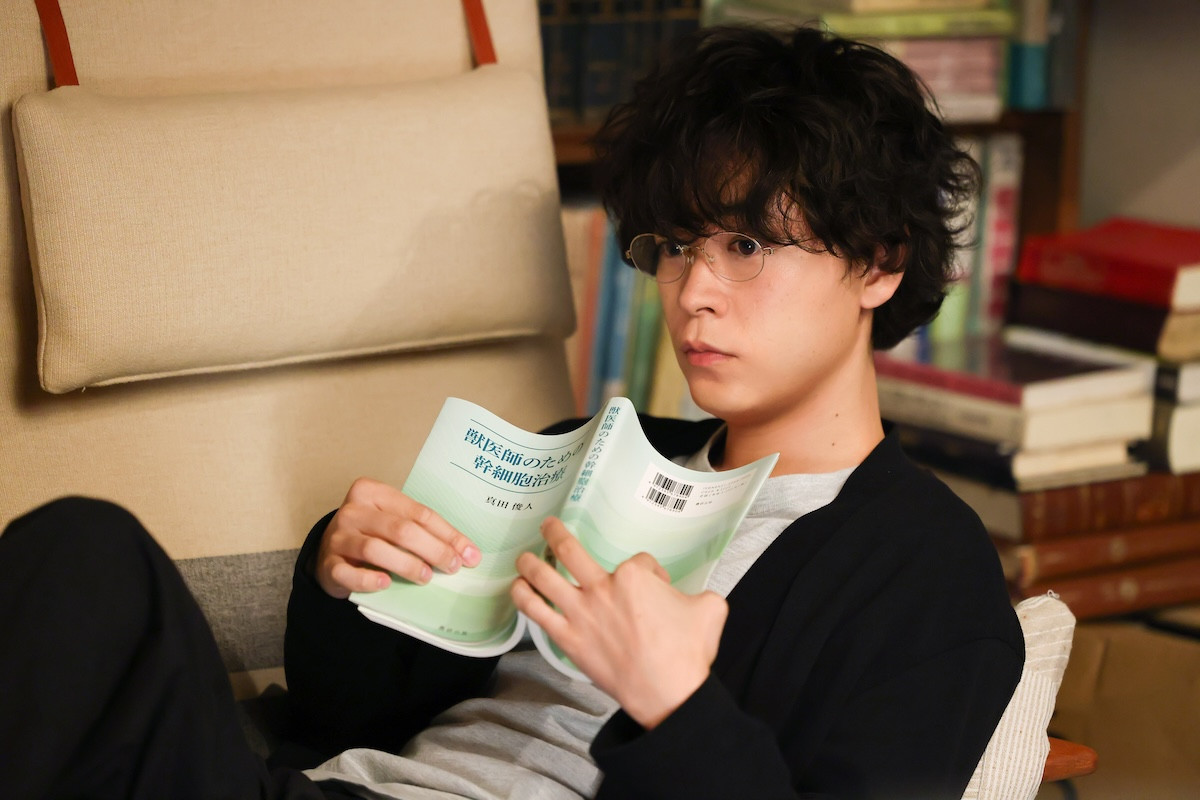 『初恋DOGs』第2話　“愛子”清原果耶、“ソハ”ナ・イヌからドライブに誘われる