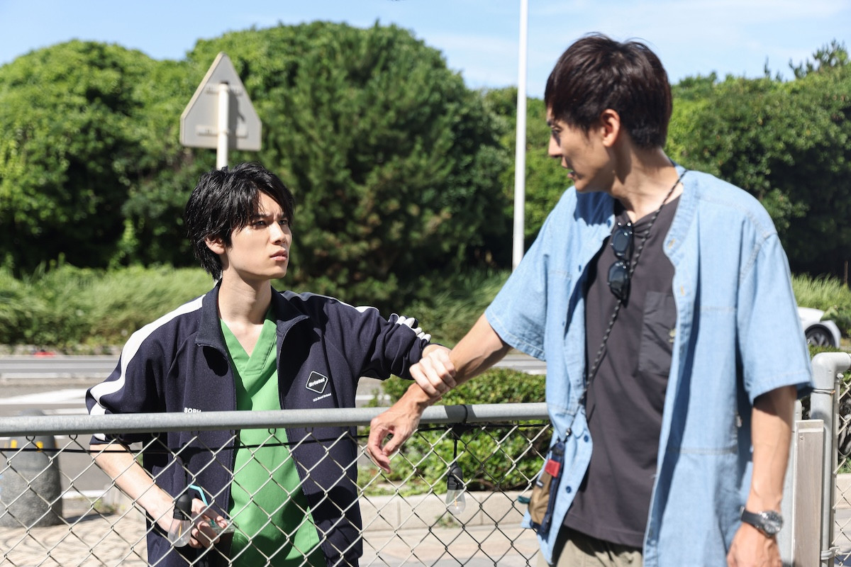 『初恋DOGs』第7話　“愛子”清原果耶、母を交えて“快”成田凌＆“ソハ”ナ・イヌと夕食を囲む