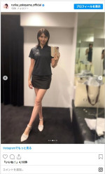 横山ルリカの美脚がまぶしいゴルフウェア姿　※「横山ルリカ」インスタグラム