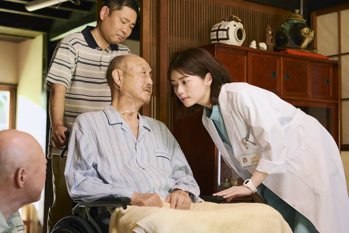 『19番目のカルテ』“徳重”松本潤の言葉に“滝野”小芝風花が号泣　ネット涙「丁寧で温かい」「辛いけど、神回」