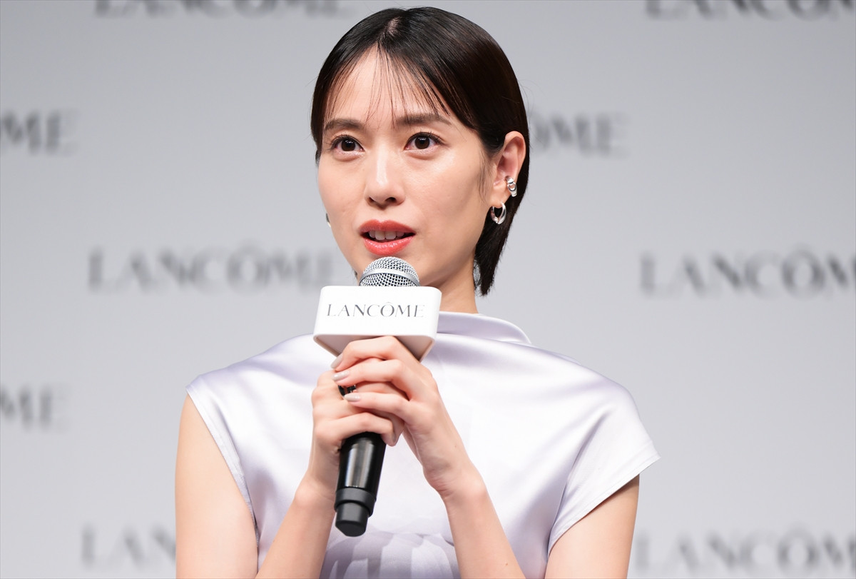 戸田恵梨香、美麗ドレスで登場　自身のリカバリー方法を明かす