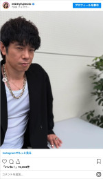 「カッコつけてる　私のオトコです」　※「藤本美貴」インスタグラム