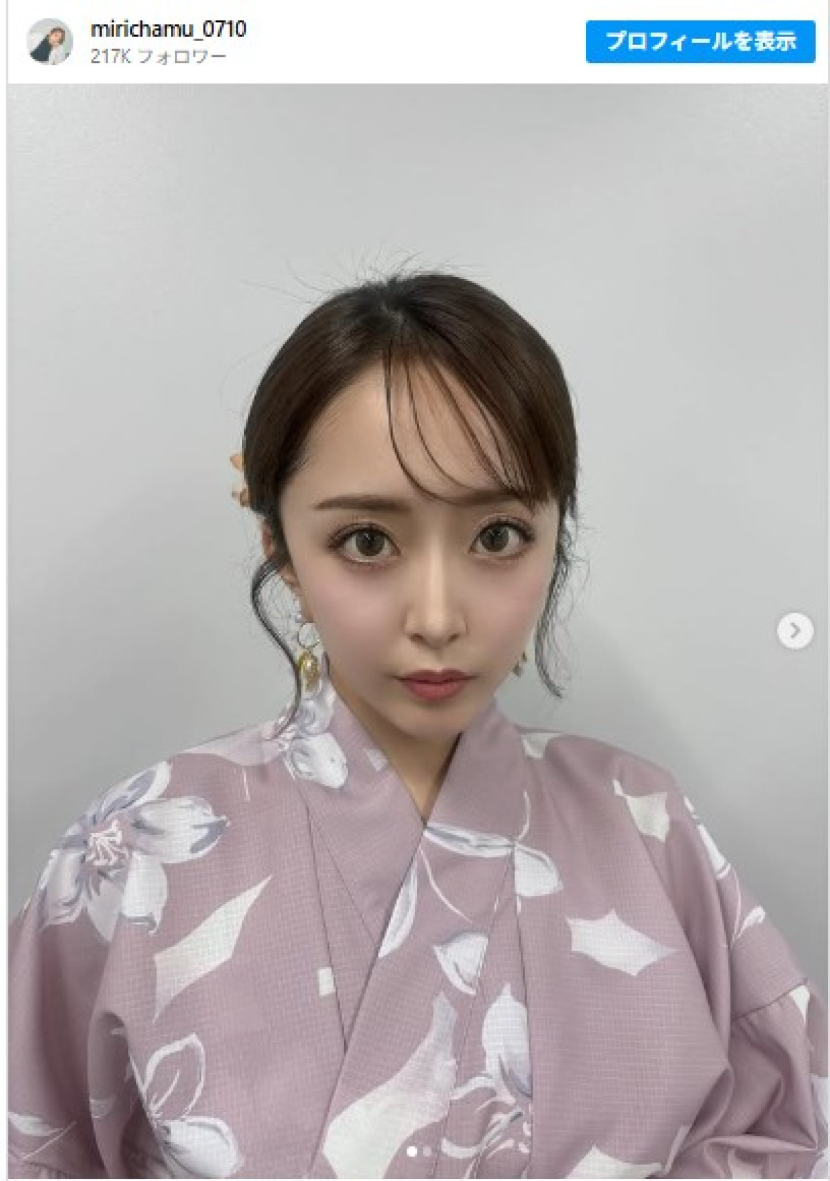 みりちゃむ、藤色の浴衣姿がかわいい　※「みりちゃむ」インスタグラム