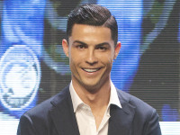 クリスティアーノ・ロナウドが婚約！　婚約指輪のダイヤが巨大すぎる