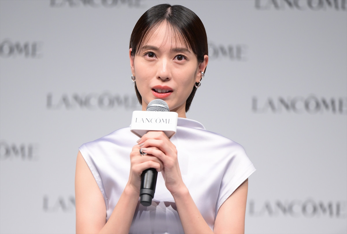 戸田恵梨香、美麗ドレスで登場　自身のリカバリー方法を明かす