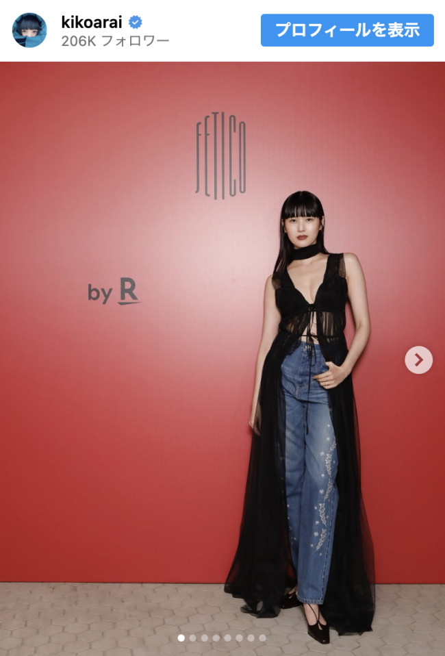 稲垣貴子、胸元“ばっくり”の大胆衣装を公開 ※「稲垣貴子」インスタグラム