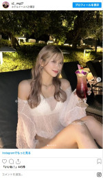 姫澤めぐ、スタイル抜群の水着姿でナイトプール降臨　※「姫澤めぐ」インスタグラム