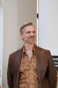 アダム・クーパー、新・演出版『コーラスライン』囲み取材に登場