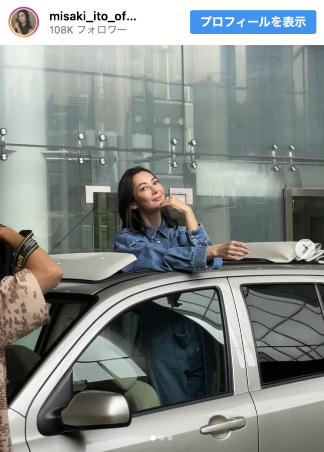 伊東美咲、かつての愛車と対面 ※「伊東美咲」インスタグラム